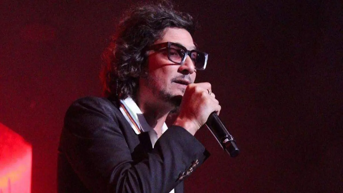 León Larregui